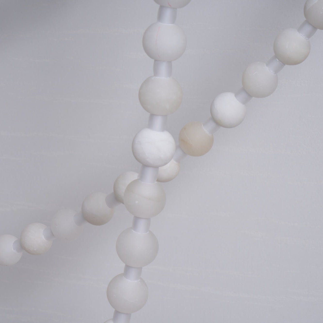 Alabaster Pearl Necklace Chandelier - Total Length 100cm / L 39.4″Gold & WhiteJoyfuzzy