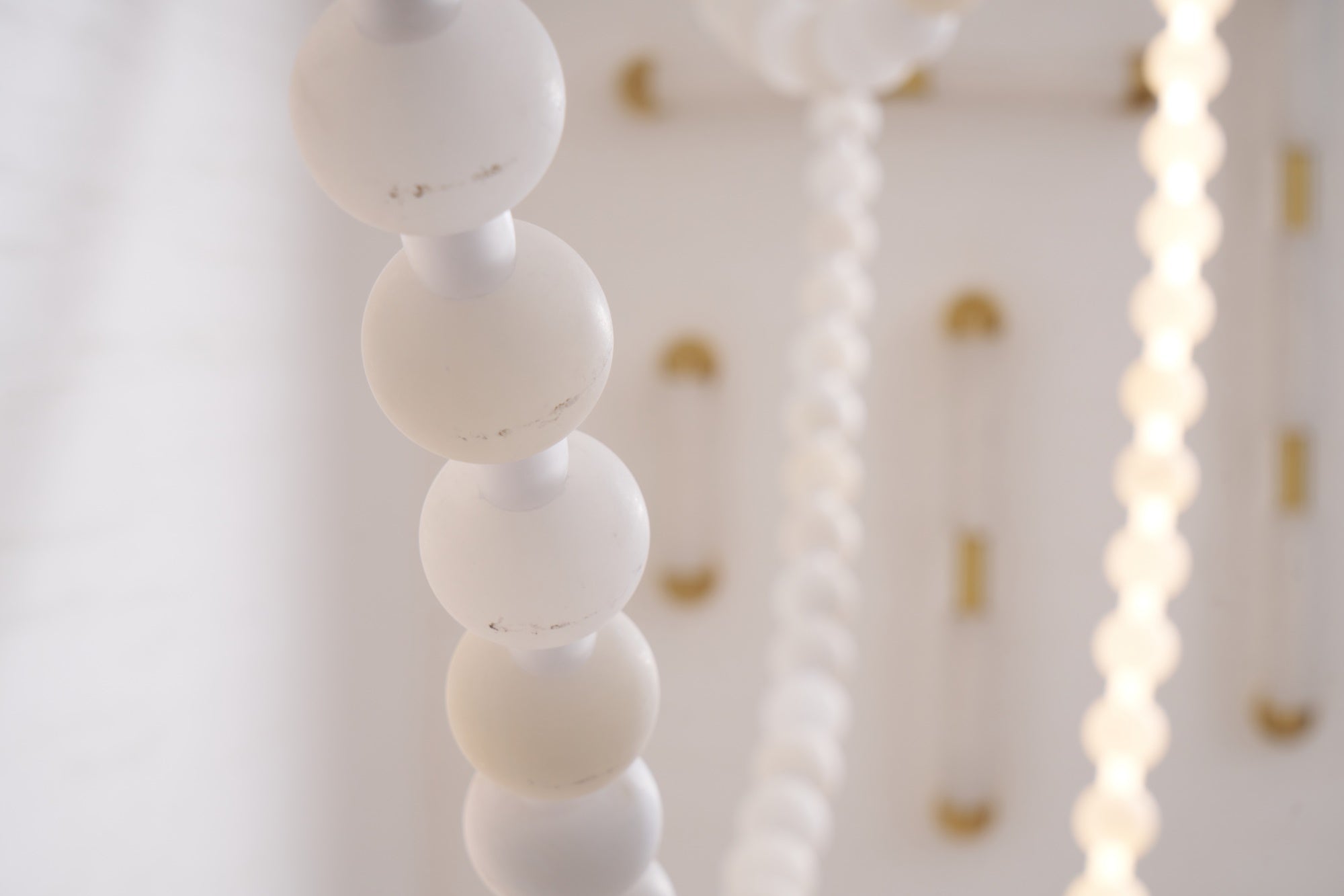 Alabaster Pearl Necklace Chandelier - 4 - Strips L 145.7″ + 116.9″ + 220.5″ + 244.9″Gold & WhiteJoyfuzzy