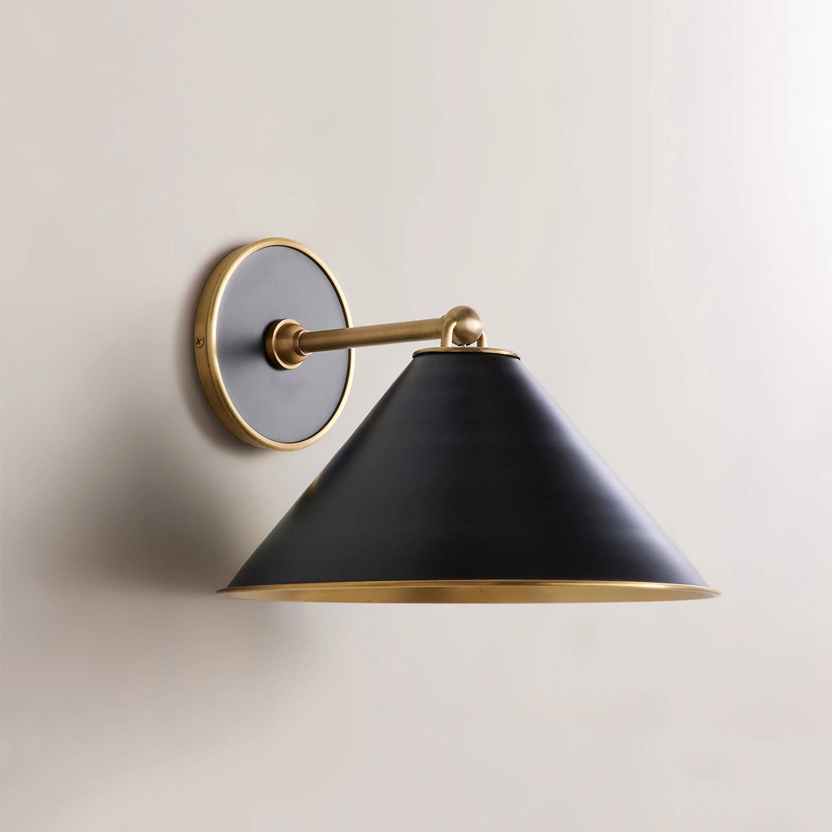 Arno Sconce