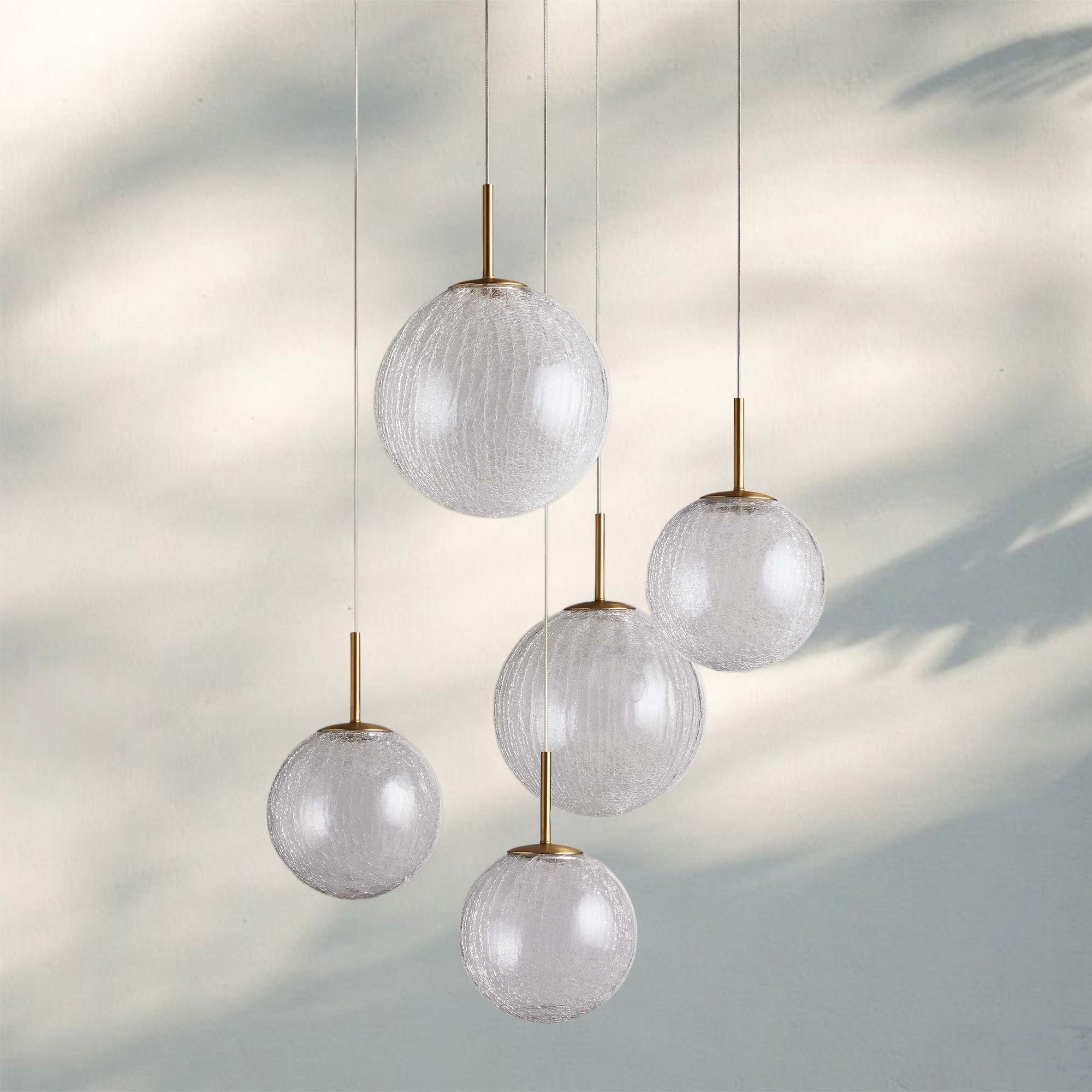 Casen Modern Round Chandelier - Hand - Blown Crackle Glass & Satin Brass LED Pendant Light - 5 - Light 28''CrackleJoyfuzzy
