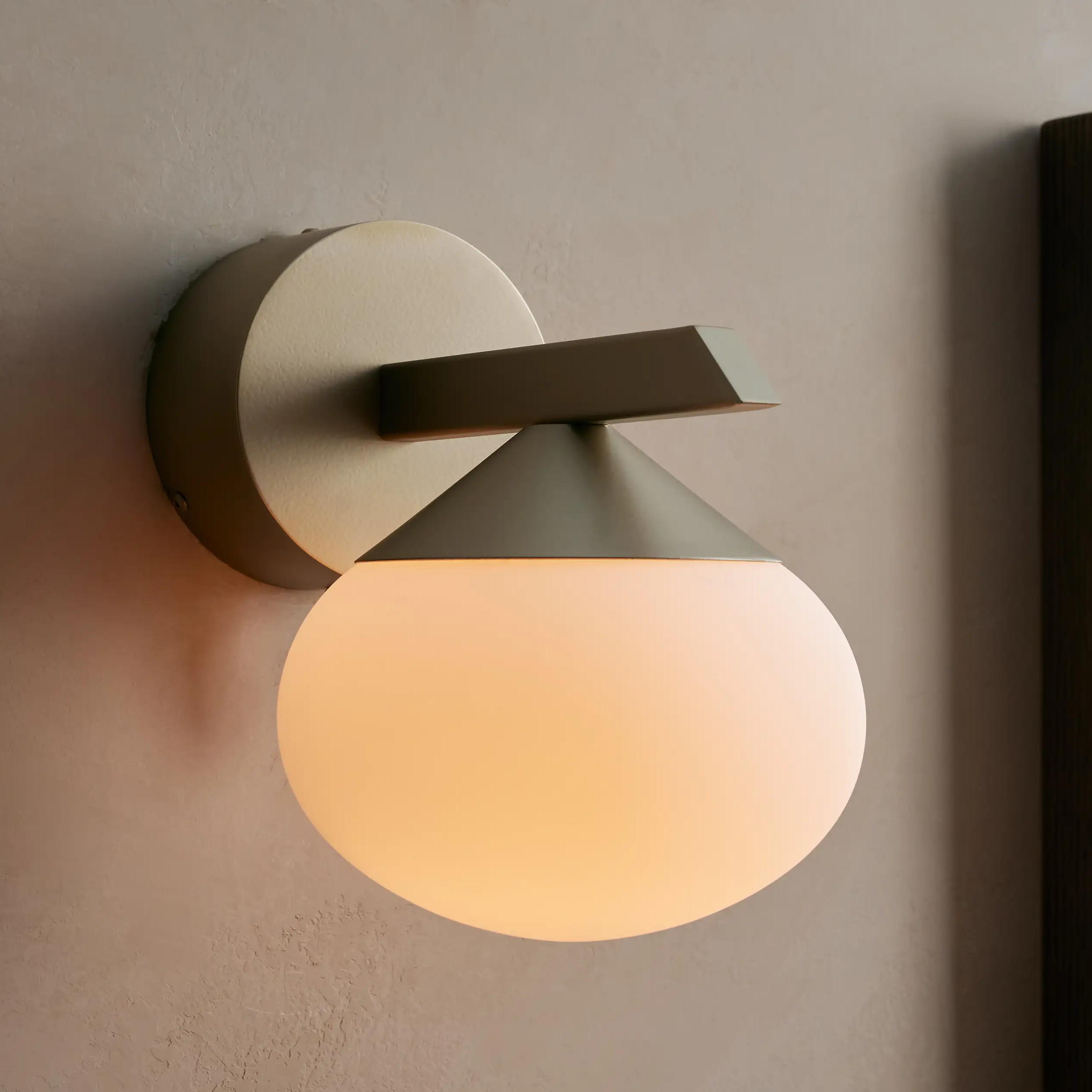 costella sconce
