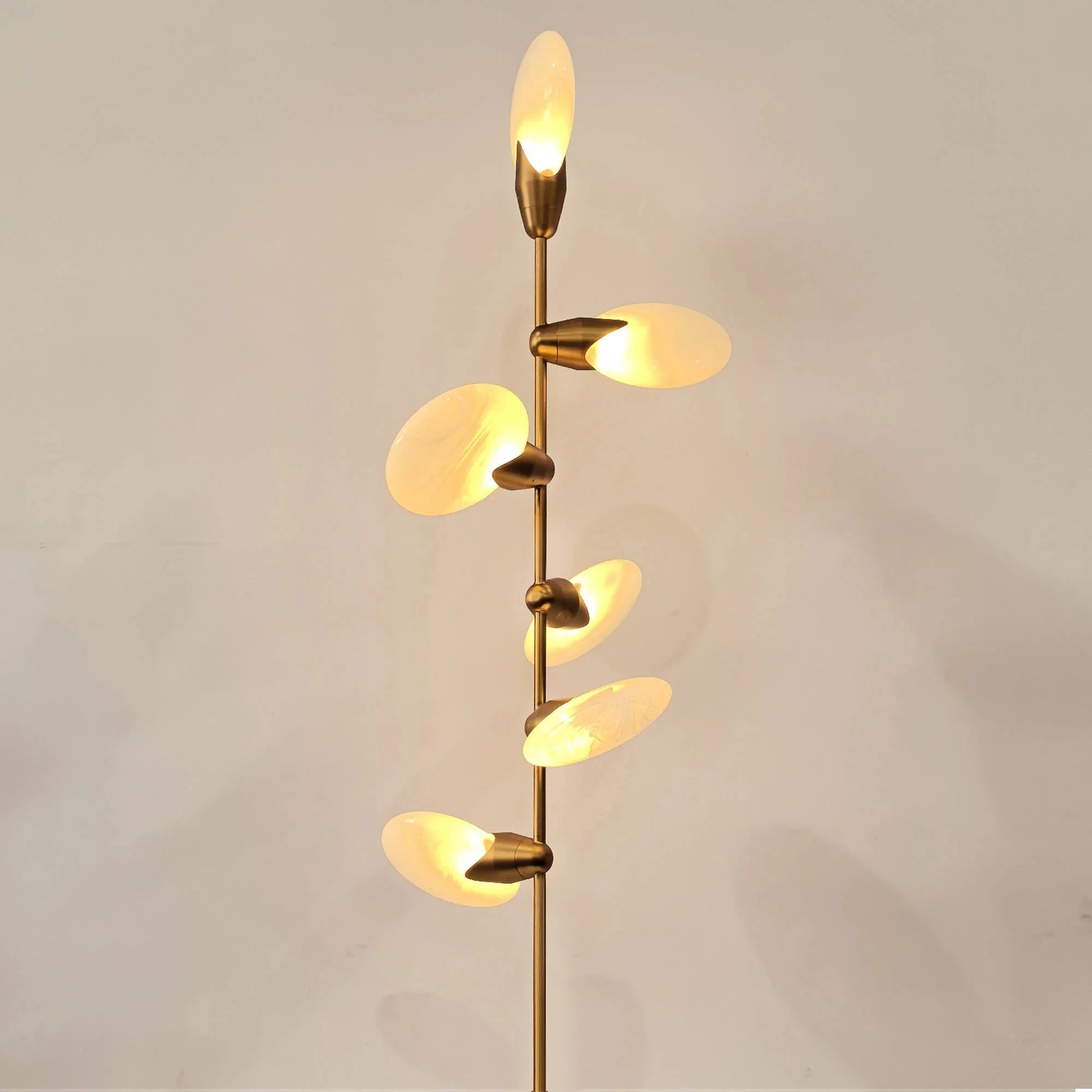 Lyla Floor Lamp - Joyfuzzy