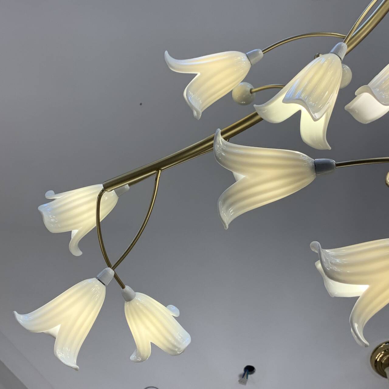 Modern Brass Branch Ceramics Flower Chandelier for Stylish Living Room Hotel and Restaurant - L110.24''*W30.7''/L280cm*W78cmWarm LightJoyfuzzy