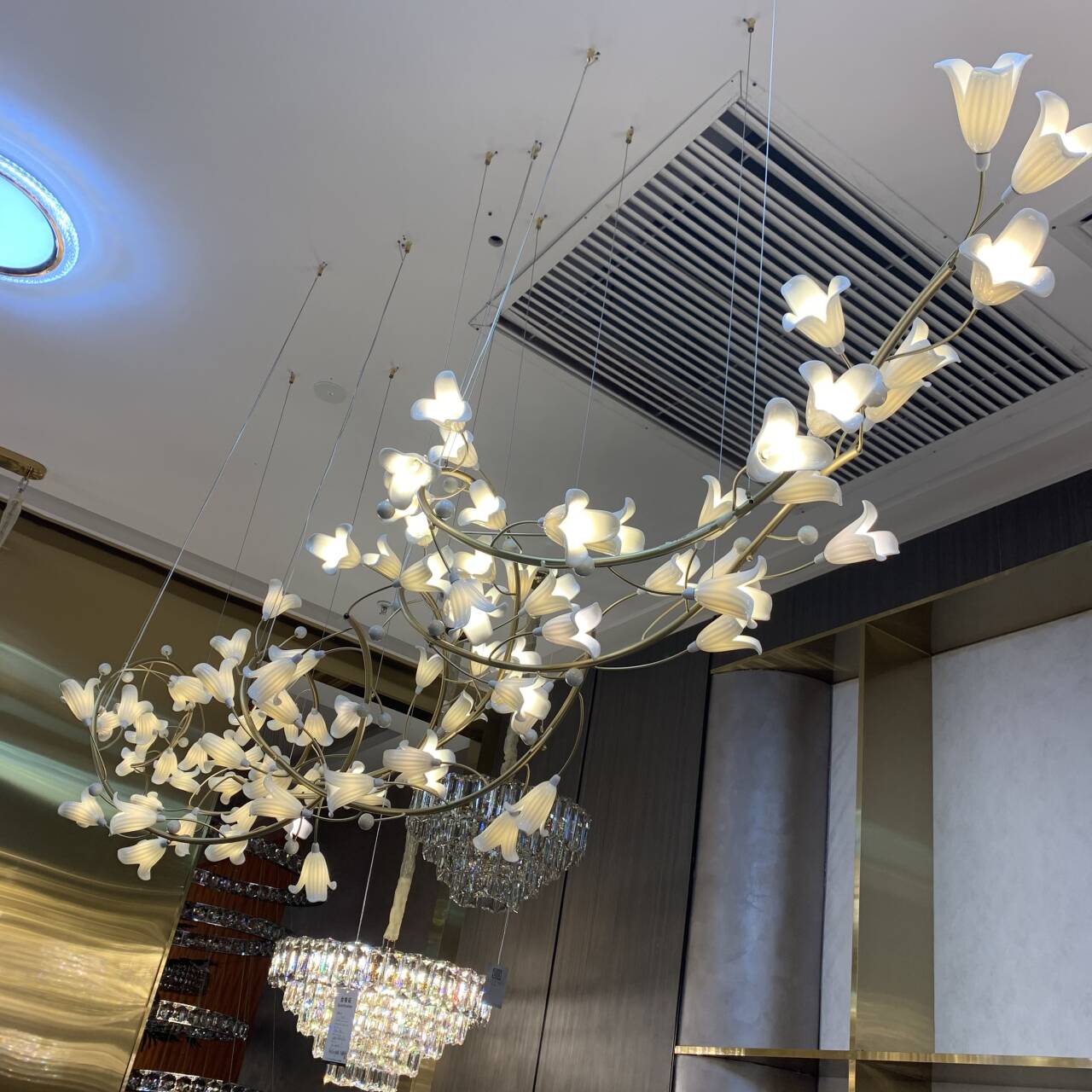 Modern Brass Branch Ceramics Flower Chandelier for Stylish Living Room Hotel and Restaurant - L110.24''*W30.7''/L280cm*W78cmWarm LightJoyfuzzy