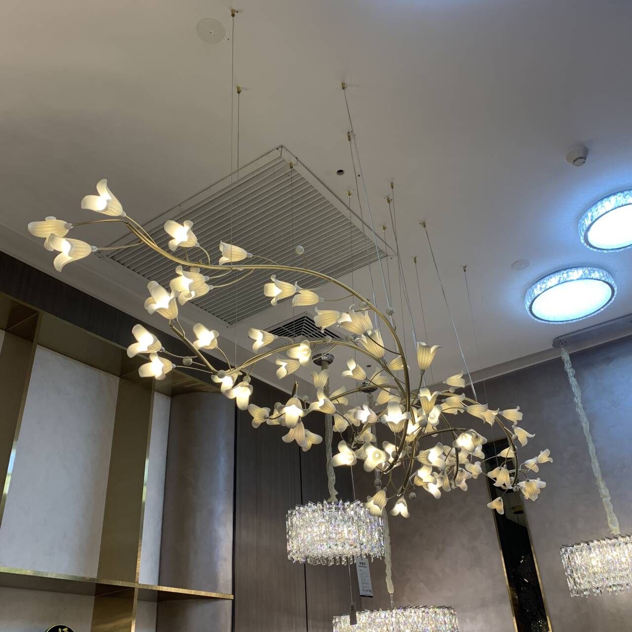 Modern Brass Branch Ceramics Flower Chandelier for Stylish Living Room Hotel and Restaurant - L110.24''*W30.7''/L280cm*W78cmWarm LightJoyfuzzy
