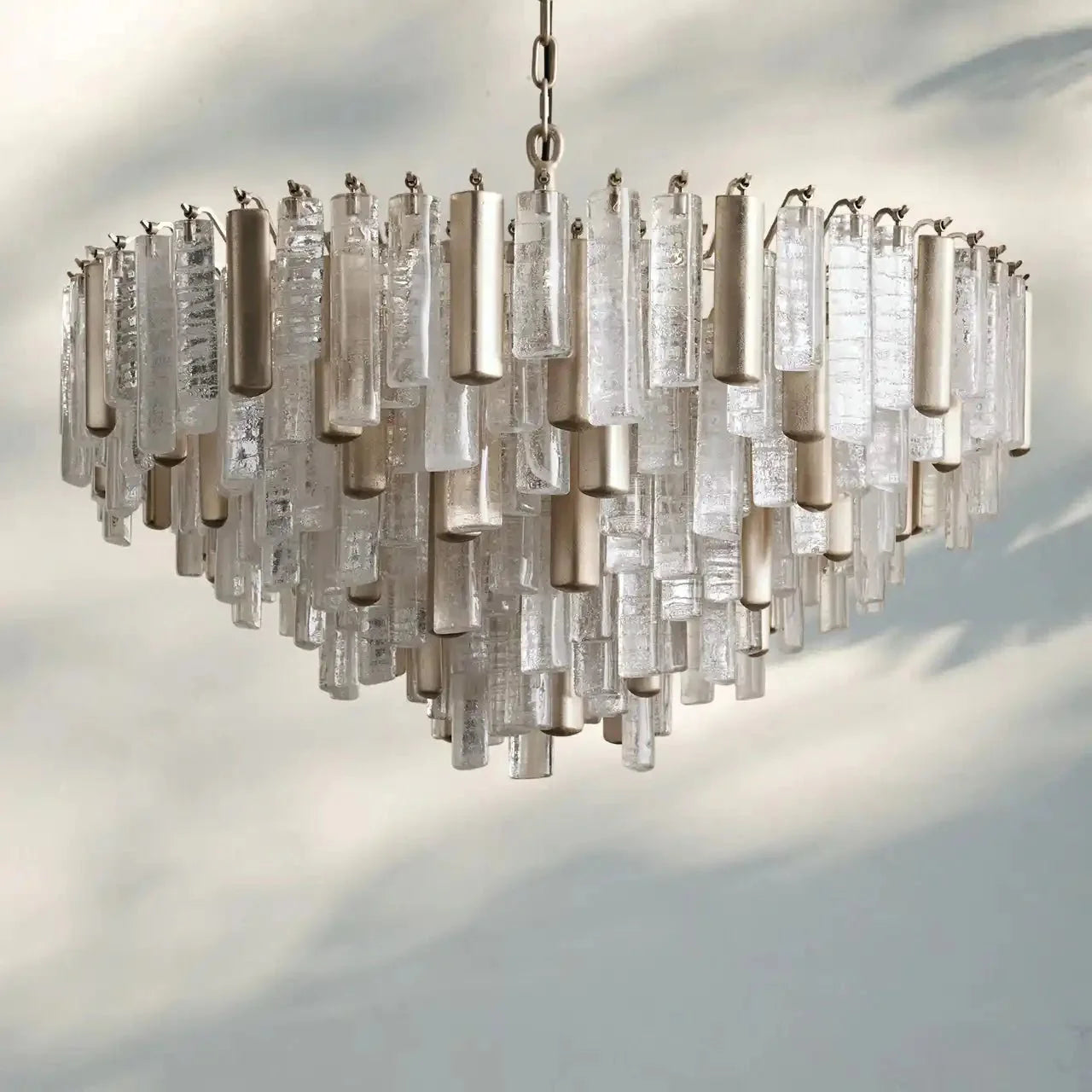 Neve Round Chandelier - BrassJoyfuzzy