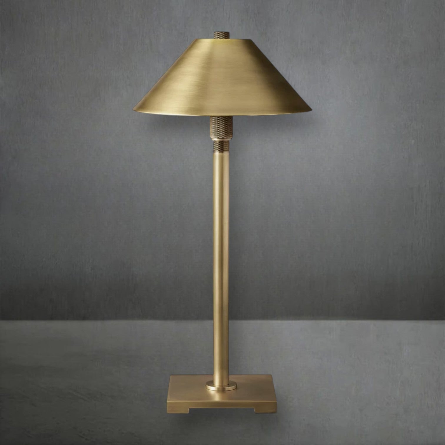 Utifz Metal Shade Table Lamp